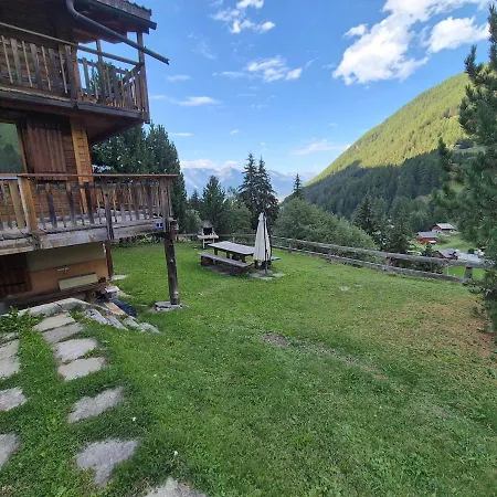 A Cozy Duplex In An Alpine Apartment *